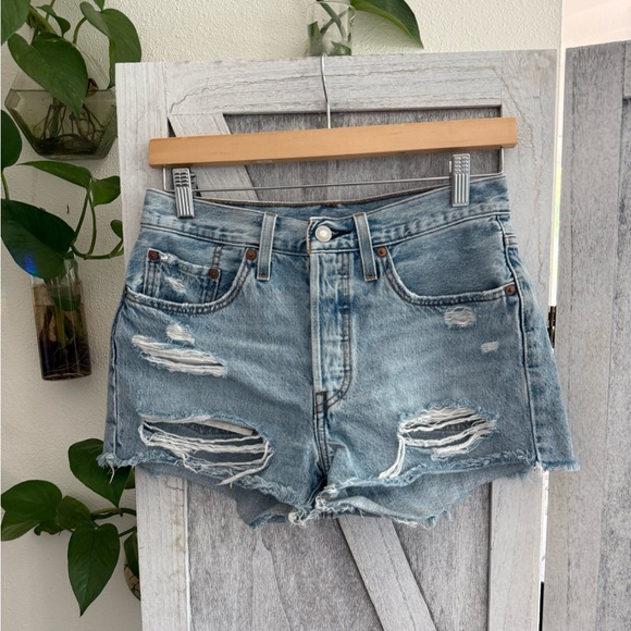 Levi's Classic 501 Blue Jean Shorts with Tan Label - Picture 1 of 16